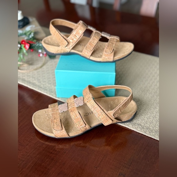 Vivonic Amber Adjustable strap Sandal Sz. 7.5 NWOT - Picture 6 of 8